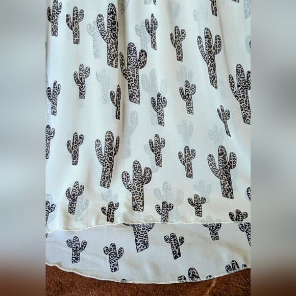 Never Worn Cowgirl Hardware Sheet Off White Hi Lo Tunic W Leopard Print Cactus - Picture 7 of 16